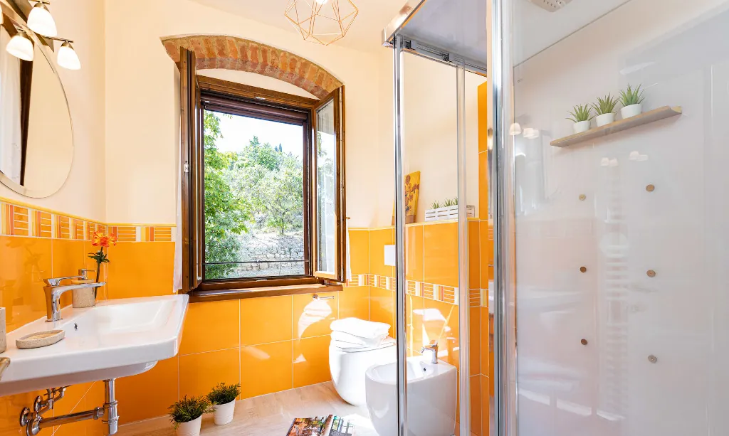 wide view of the bathroom inside Lavanda room at Tenuta di Macericca holiday farm