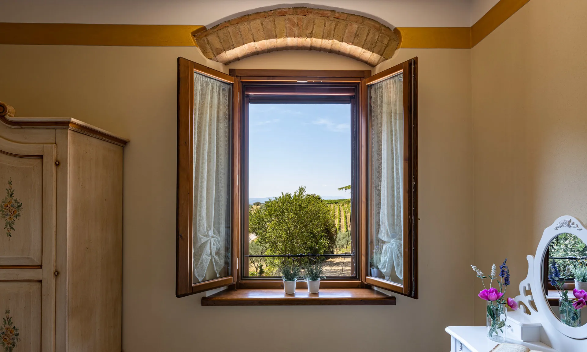Mimosa room landscape outside the window at Tenuta di Macericca holiday farm