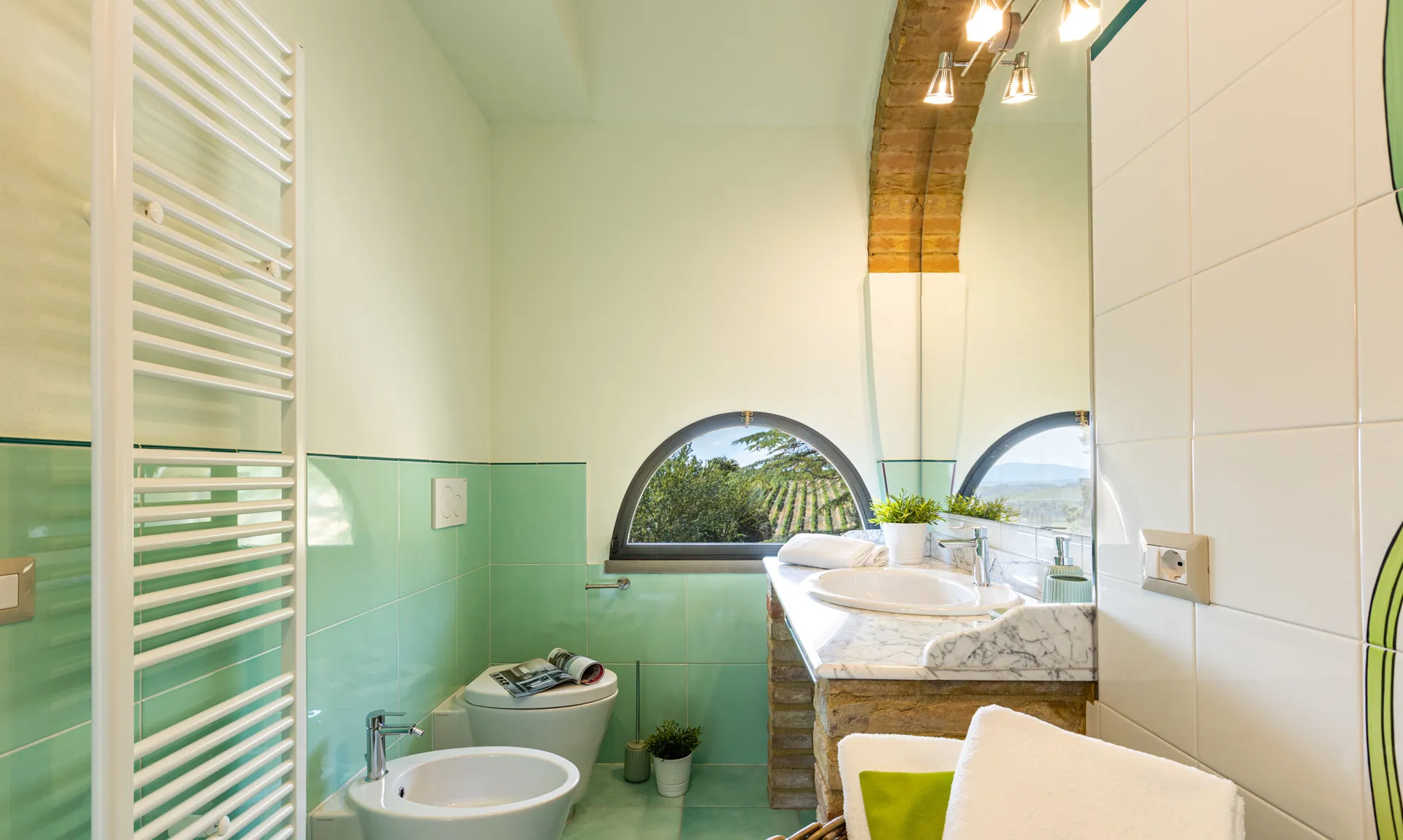 Bathroom of Mimosa room at Tenuta di Macericca holiday farm
