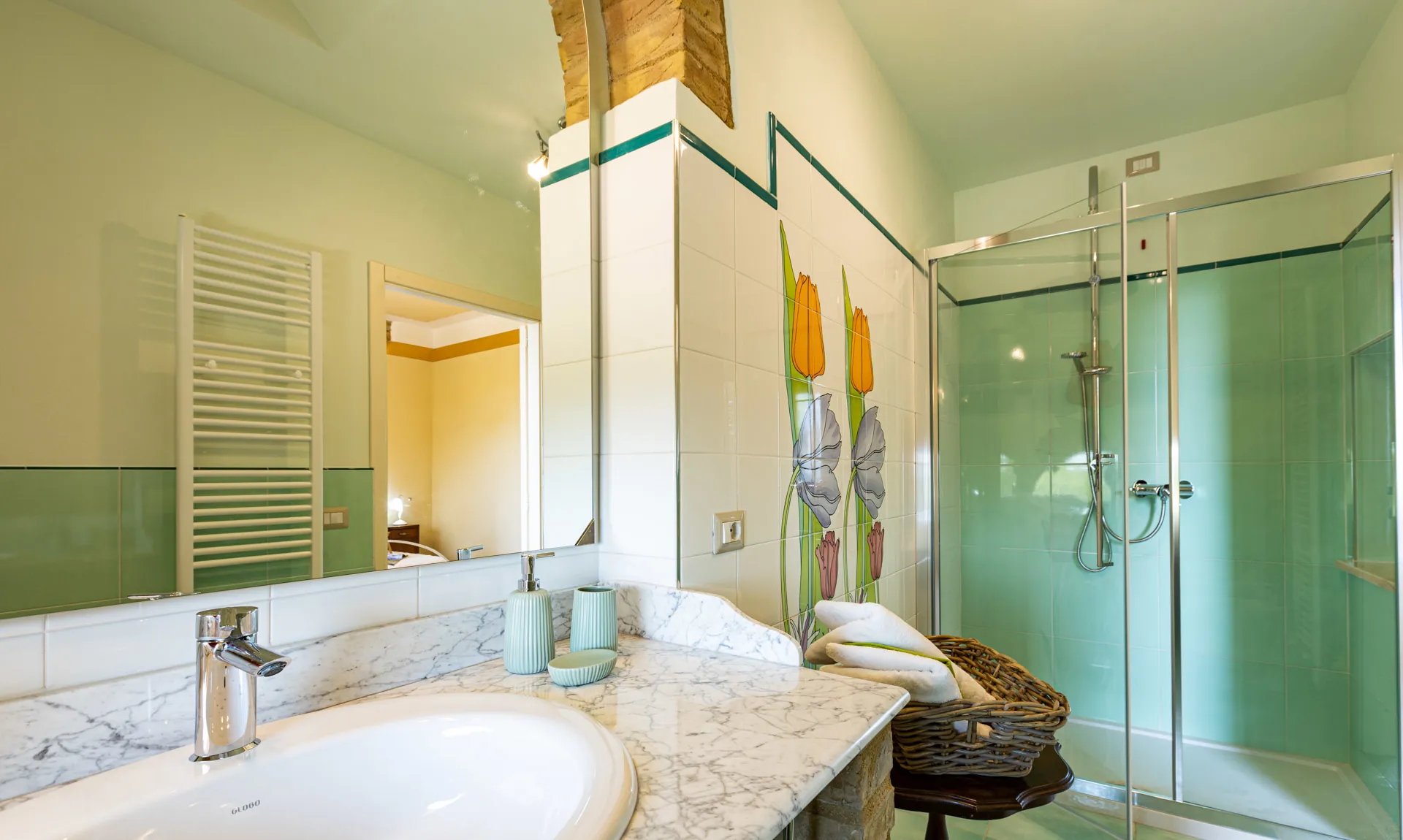 Bathroom with sink and shower of Mimosa room at Tenuta di Macericca holiday farm