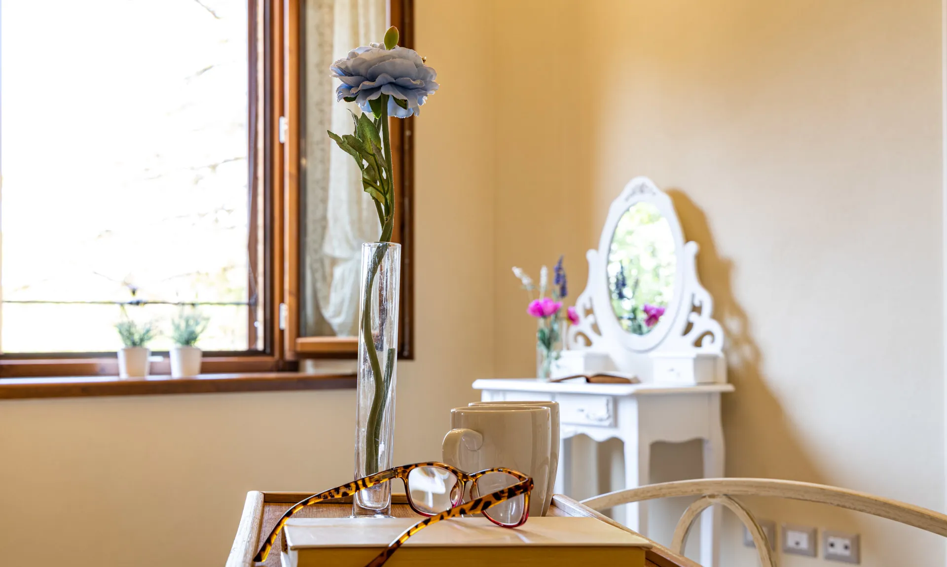 Desk and window inside Mimosa room at Tenuta di Maceriica holiday farm